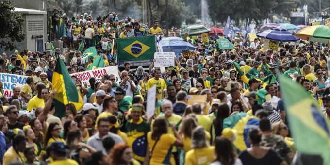 Bolsonaro-Anhänger auf der Copacabana in Rio de Janeiro. Brasilien