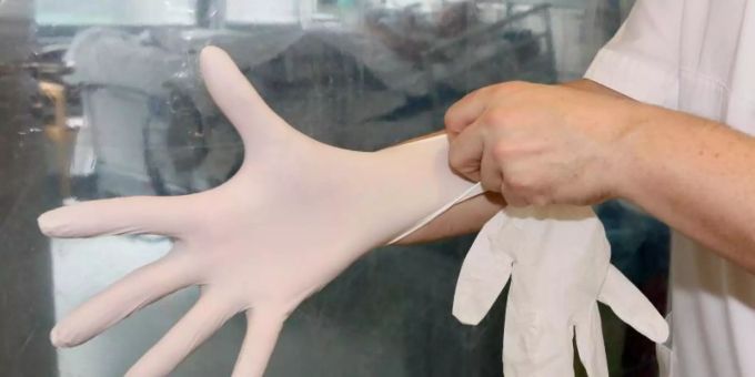 Gebrauchte Einweghandschuhe wurden anscheinend in Thailand gewaschen, getrocknet und dann in die USA verkauft. Disposable Gloves