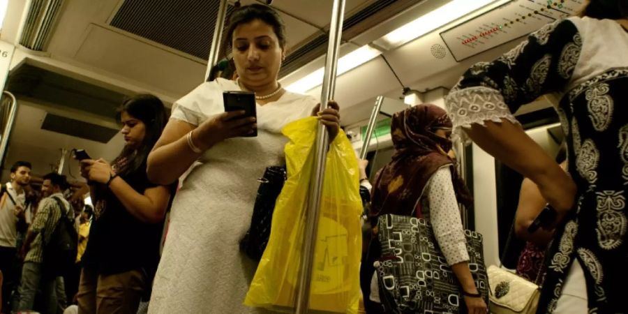 Frauen im öffentlichen Nahverkehr in Indien