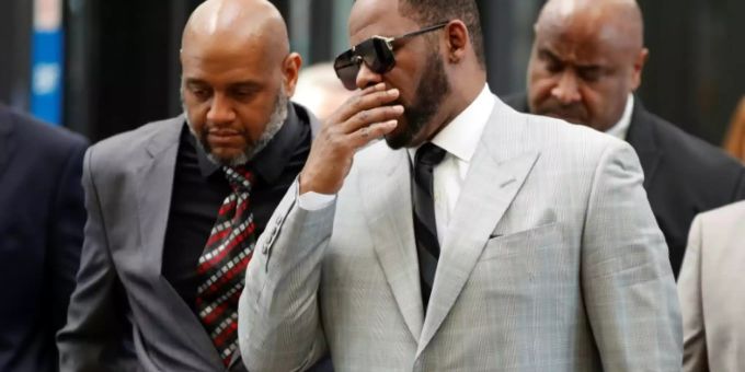 R. Kelly (rechts vorne) R. Kelly (rechts vorne)