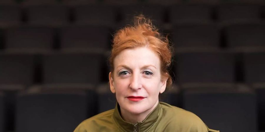 Die spanisch-schweizerische Choreografin, Tänzerin und Künstlerin Maria Ribot, La Ribot, ist 2019 mit dem Schweizer Grand Prix Tanz 2019 ausgezeichnet worden.