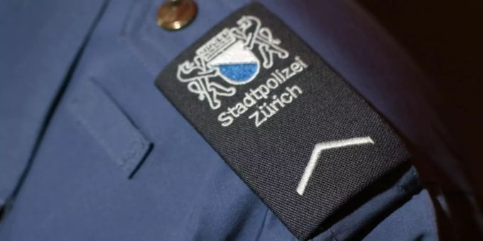 Ein Toter wurde beim Zürcher Gemeinschaftszentrum Bachwiesen gefunden. Die Stadtpolizei Zürich ermittelt. Tötungsdelikt