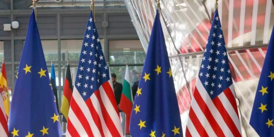 Die EU und die USA haben sich auf die vorläufige Aussetzung von gegeneinander verhängten Strafzöllen geeinigt. Foto: Nicolas Maeterlinck/BELGA/dpa