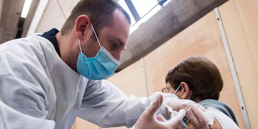 Im Tessin kann sich bereits die Gruppe der über 65-Jährigen für eine Covid-19-Impfung anmelden.