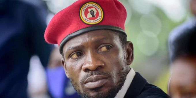 Ugandas Oppositionsführer Bobi Wine hat seine Beschwerde gegen die Ergebnisse der umstrittenen Präsidentenwahl vor Gericht zurückgezogen. bobi wine