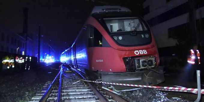 Der entgleiste Zug beim Bahnhof in Bregenz (Ö). bregenz
