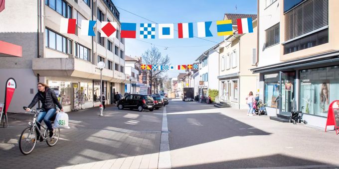 Visualisierung der neuen maritimen Beflaggung in der Alleestrasse. Beflaggung