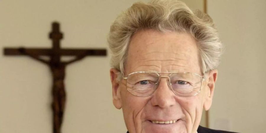 Hans Küng ist tot. Der Theologe ist mit 93 Jahren gestorben. Foto: Marijan Murat/dpa