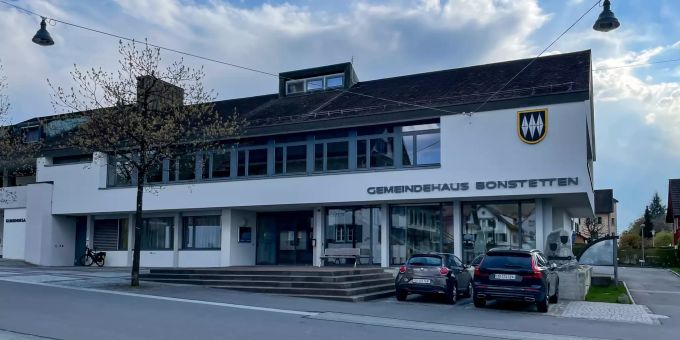 Das Gemeindehaus in Bonstetten. - Bezirk Affoltern im Kanton Zürich Das Gemeindehaus in Bonstetten. - Bezirk Affoltern im Kanton Zürich