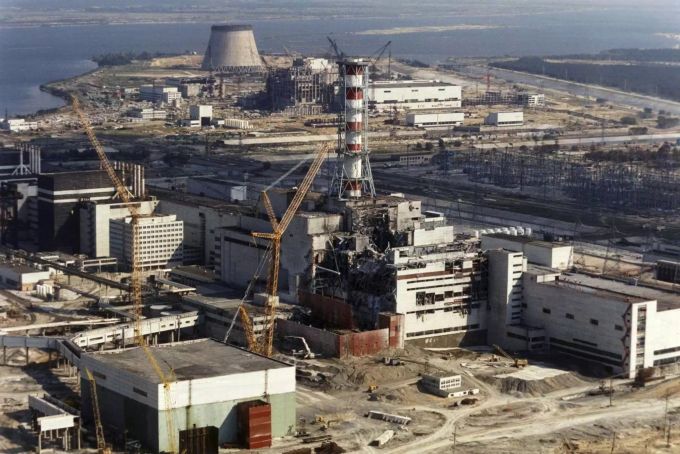 Reparaturarbeiten am explodierten ukrainischen Atomkraftwerk Tschernobyl. Die Ukraine gedenkt am 26. April der Opfer der verheerenden Explosion im damals noch sowjetischen Atomkraftwerk Tschernobyl am 26. April 1986. Atomkatastrophe Tschernobyl