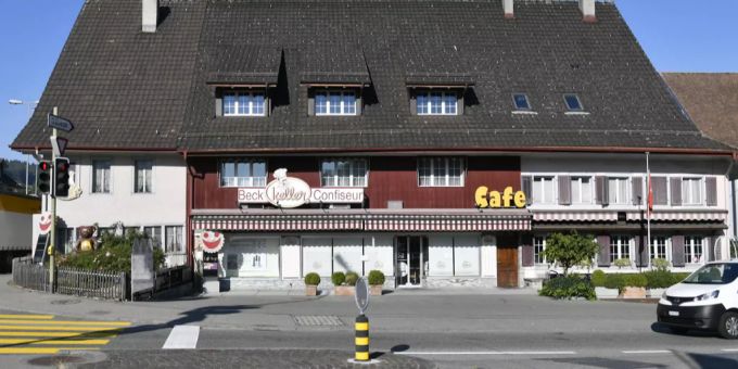 Geschäfte im Dorfkern der Gemeinde Regensdorf. Geschäfte im Dorfkern der Gemeinde Regensdorf.