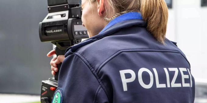 Geschwindigkeitskontrolle der Kantonspolizei St. Gallen. h gossau