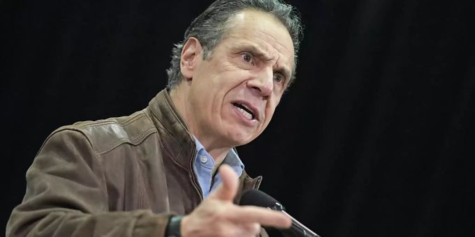 New Yorks Ex-Gouverneur Andrew Cuomo spricht während einer Pressekonferenz. andrew cuomo