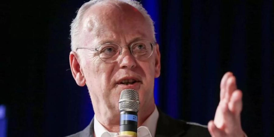 Rudolf Scharping ist der Präsident beim Bund Deutscher Radfahrer. Foto: Andreas Gora/dpa