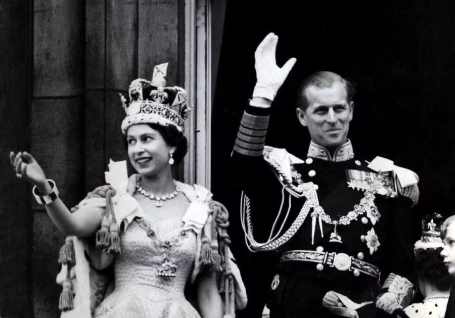 Königin Elizabeth II. von Grossbritannien und ihr Mann Prinz Philip, Herzog von Edinburgh im Jahr 1953.