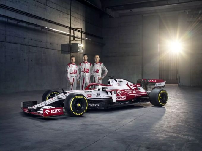 Präsentation des neuen Rennautos C41 von Alfa Romeo Racing mit Kimi Raeikkoenen, Antonio Giovinazzi, Robert Kubica (von links nach rechts). Alfo Romeo