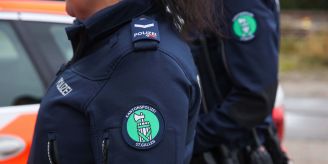 Oberriet SG - Fahrunfähiger Autofahrer flüchtet zu Fuss vor Polizei