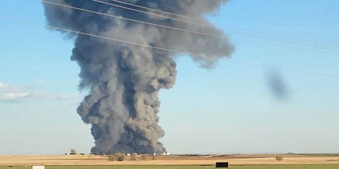 Bei einer Explosion und einem Brand in einem Milchviehbetrieb bei Dimmitt im US-Bundesstaat Texas sind rund 18'000 Rinder verendet. dimmitt texas explosion rinder