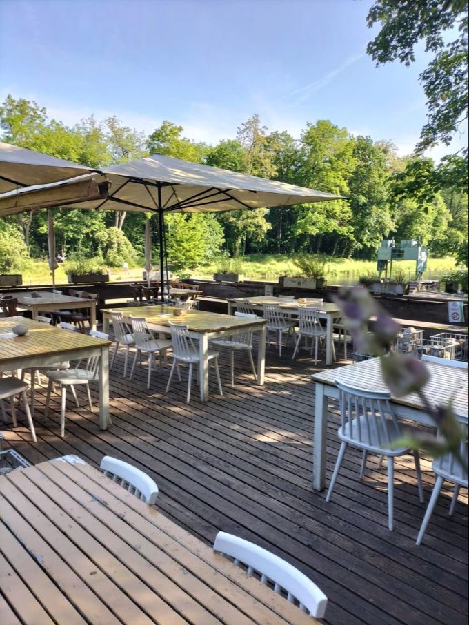 So schön lädt die Terrasse des Restaurants normalerweise zum Entspannen ein. Schliessi