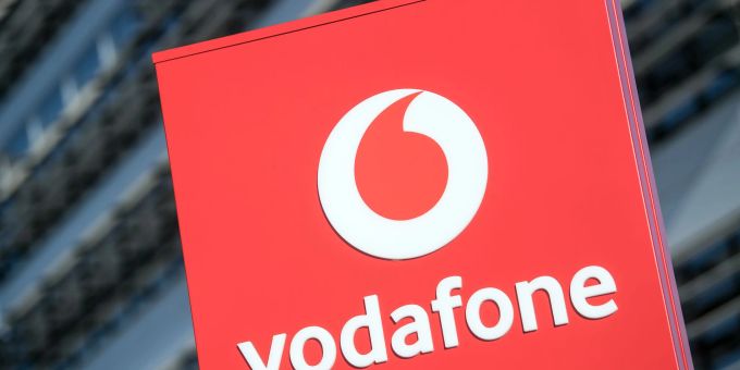 Vodafone streicht weltweit 11.000 Stellen, 1300 davon in Deutschland. Vodafone streicht weltweit 11.000 Stellen, 1300 davon in Deutschland.