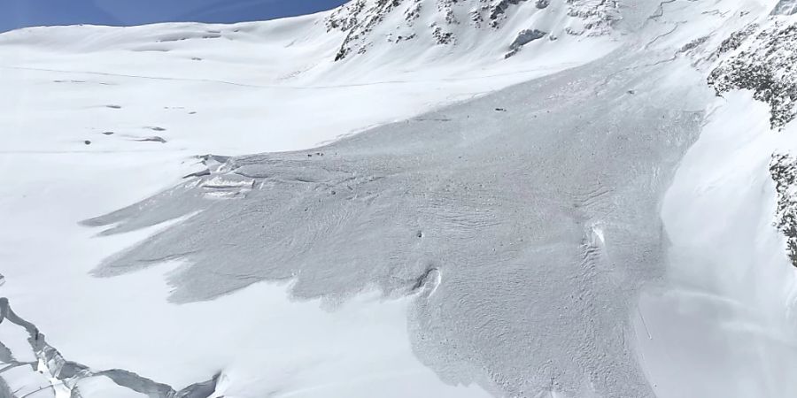 Der abgelaufene Winter forderte 21 Lawinentote: Lawinenniedergang bei Saas Fee am 8. April mit neun Verletzten, aber keinen Toten. (Archivbild)