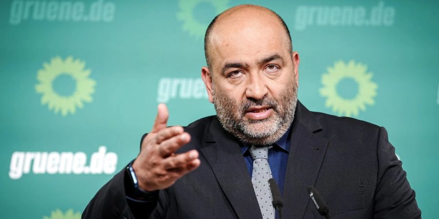 Grünen-Chef Omid Nouripour verteidigt den Asyl-Kompromiss, setzt aber auch auf Nachbesserungen.