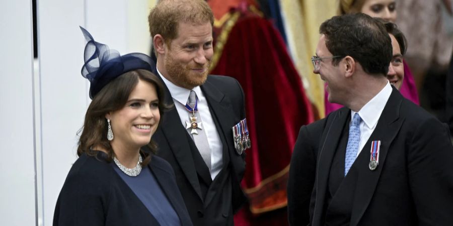 Cousine Eugenie hält weiterhin zu Prinz Harry.