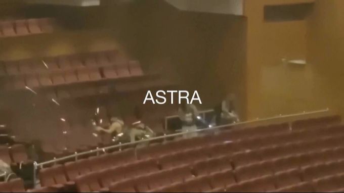 Video-Aufnahmen zeigen die Angreifer in der Konzerthalle bei Moskau. Moskau