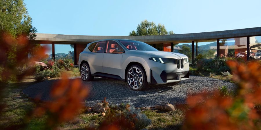 In nur zehn Minuten bis zu 300 Kilometer Reichweite laden: Der BMW Vision Neue Klasse X macht’s möglich.