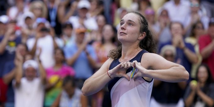 Die Ukrainerin Daria Snigur nach ihrem überraschenden Sieg gegen Simona Halep aus Rumänien. US Open Simona Halep