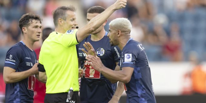 Am Samstag hat Schiedsrichter Alain Bieri (m.) Mohamed Dräger (r.) vom Feld geschickt. Alain Bieri FC Luzern