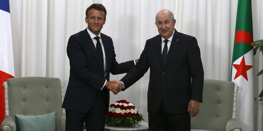 Emmanuel Macron (l.) und Abdelmadjid Tebboune.