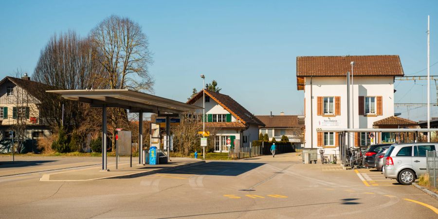 Der Bahnhof der Gemeinde Henggart.