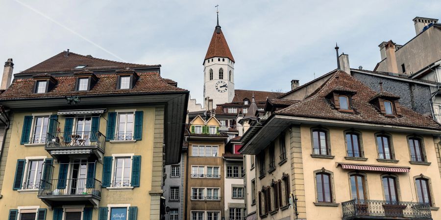 Die Altstadt und Stadtkirche von Thun.