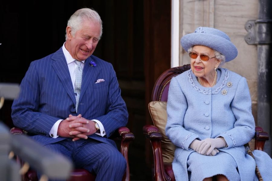 King Charles (73) ist der Nachfolger von Queen Elizabeth II (†96).