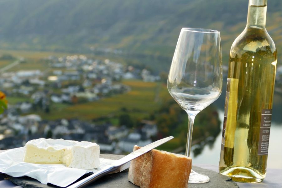 Mosel Camembert Wein Glas Käse