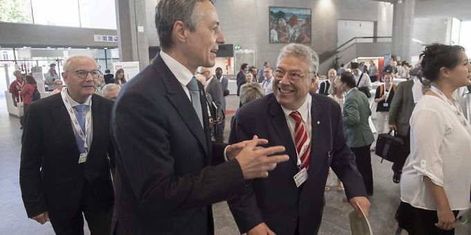 Filippo Lombardi, Präsident der Auslandschweizer Organisation (ASO), rechts, und Bundespräsident Ignazio Cassis nahmen am Samstag am ASO-Kongress in Lugano teil. Ignazio Cassis