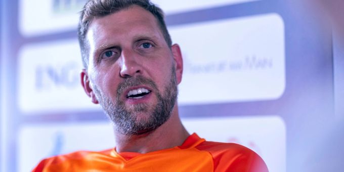 Der ehemalige Basketball-Star Dirk Nowitzki kann sich vorstellen, irgendwann selbst in die Rolle eines Mentors zu schlüpfen. Der ehemalige Basketball-Star Dirk Nowitzki kann sich vorstellen, irgendwann selbst in die Rolle eines Mentors zu schlüpfen.