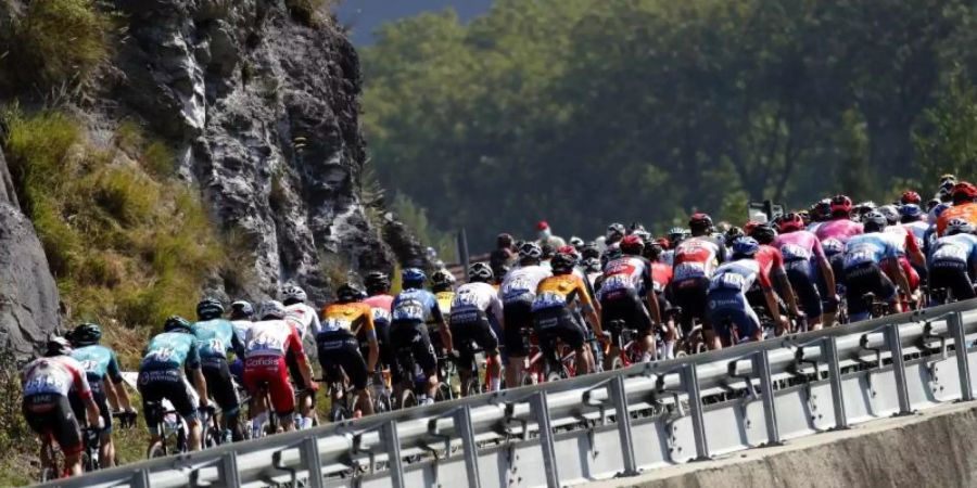 Die französische Staatsanwaltschaft hat Vorermittlungen wegen eines Dopingverdachts bei der Tour de France aufgenommen. Foto: Christophe Ena/AP/dpa