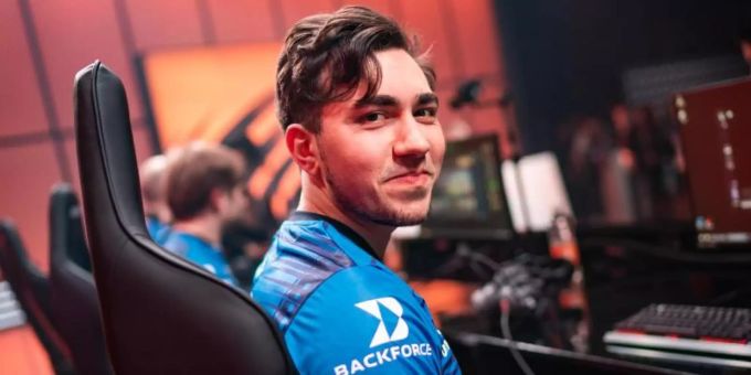 Schalke-Jungler Erberk «Gilius» Demir zeigt sich in der LEC weiter in Topform. (Archivbild). Foto: Riot Games/dpa Schalke-Jungler Erberk «Gilius» Demir zeigt sich in der LEC weiter in Topform. (Archivbild). Foto: Riot Games/dpa
