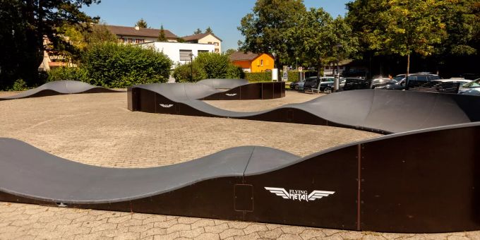 Skate Rampe beim Schluefweg in Kloten. pumptrack Kloten