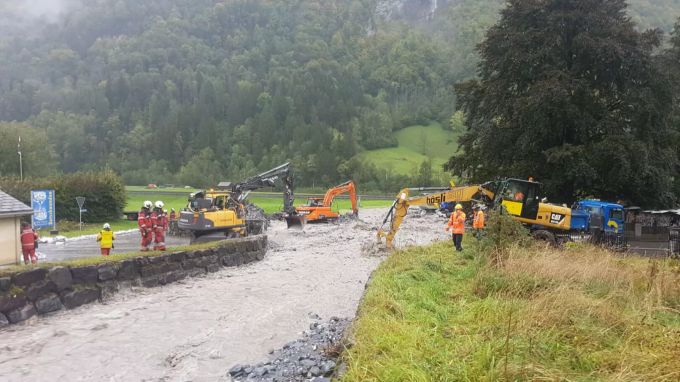 Die Einsatzkräfte sind in Diesbach GL beschäftigt. Diesbach