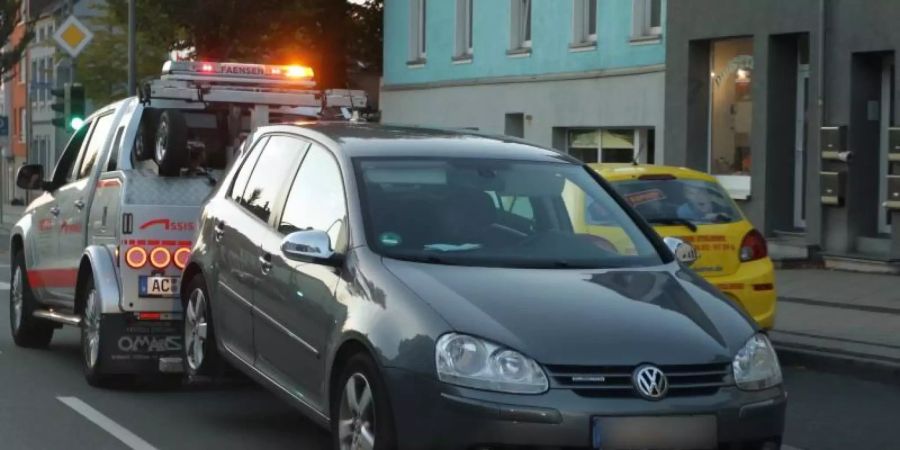 In diesem Auto sollen Spezialkräfte der Polizei einen Verdächtigen festgenommen haben. Foto: David Young/dpa