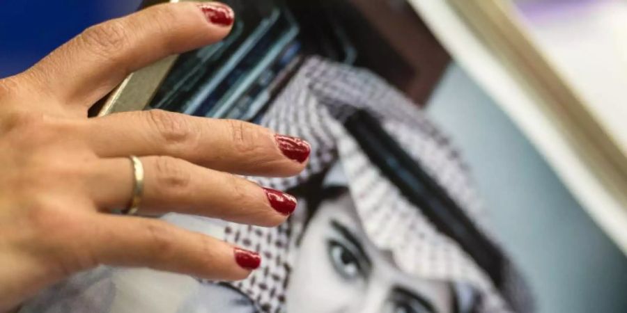 Zahlreiche Autoren haben sich in einem Appell an Bundespräsident Steinmeier und Aussenminister Maas für den inhaftierten saudi-arabischen Blogger Raif Badawi eingesetzt. Foto: Patrick Seeger/EPA/dpa