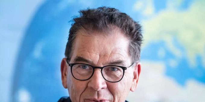 «Wir müssen die Waldzerstörung endlich stoppen», sagte Entwicklungsminister Müller. Foto: Bernd von Jutrczenka/dpa