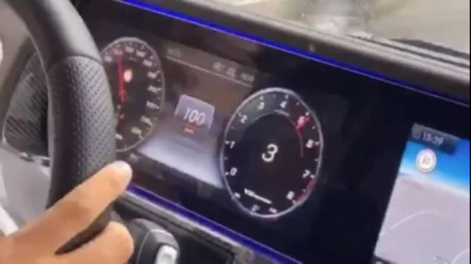 Capital Bra beschleunigt bis zu 100 Stundenkilometer. Capital Bra
