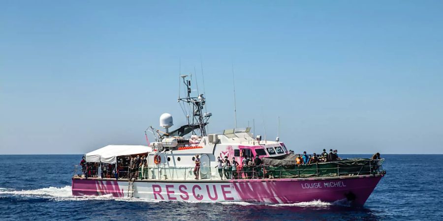 Das Rettungsschiff «Louise Michel» ist ein ehemaliges französisches Patrouillenboot. Foto: Santi Palacios/AP/dpa