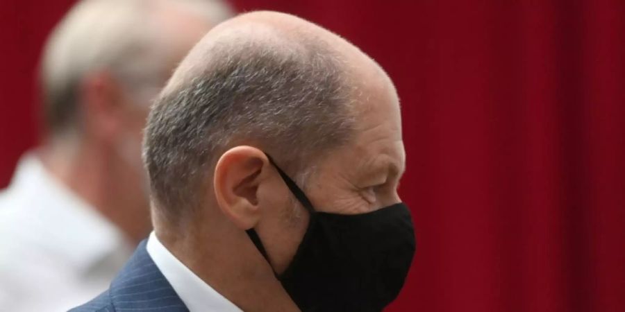 Bundesfinanzminister Olaf Scholz mit Atemschutzmaske