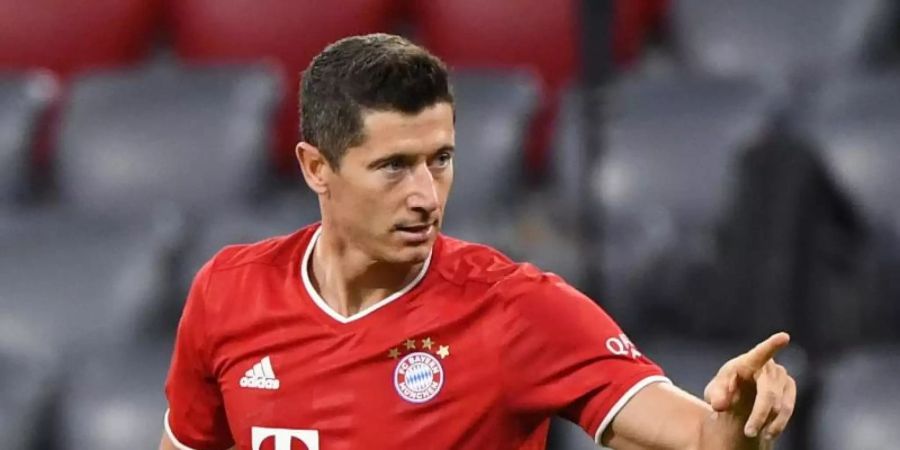 Hansi Flick lässt Top-Torjäger Robert Lewandowski zunächst auf der Bank. Foto: Matthias Balk/dpa