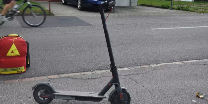 Schmerikon SG: Mit E-Scooter gestürzt und verletzt. Schmerikon SG: Mit E-Scooter gestürzt und verletzt